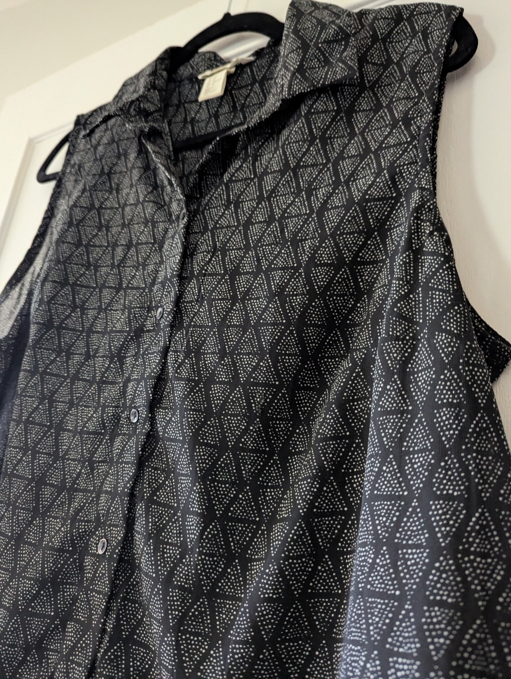 HM Women's XL Black Flowy Button up Blouse Sleeveless